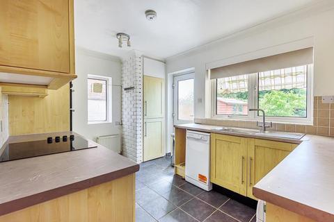 46 Pine Wood, Sunbury-on-thames, TW16 6SG