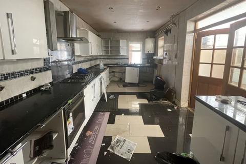 28 Calderon Road, London, E11 4EU