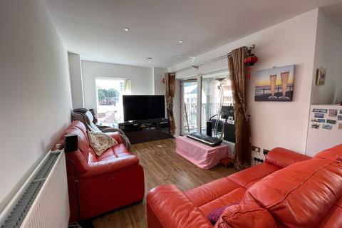 2 bedroom flat for sale - London  SE18