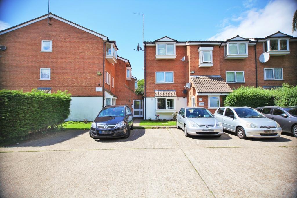 Poplar Grove, New Southgate, N11 2 bed flat £1,408 pcm (£325 pw)