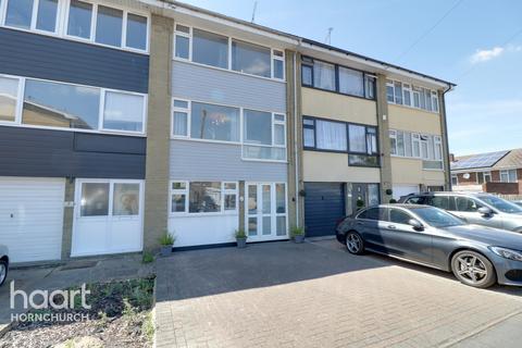 9 Singleton Close, Hornchurch, RM12 4LT