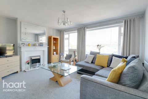 9 Singleton Close, Hornchurch, RM12 4LT