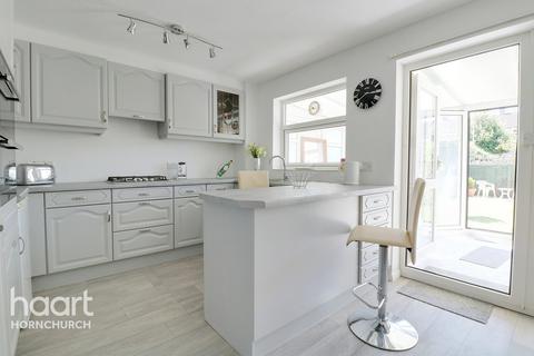 9 Singleton Close, Hornchurch, RM12 4LT