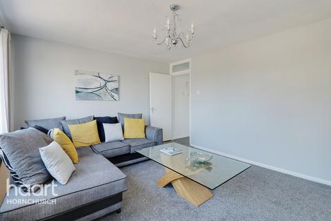 9 Singleton Close, Hornchurch, RM12 4LT