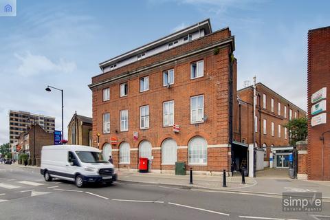 2 bedroom flat for sale, Station Road, Hayes, UB3