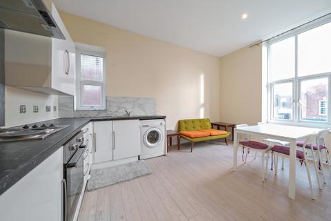 2 bedroom flat for sale, Station Road, Hayes, UB3