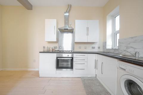 2 bedroom flat for sale, Station Road, Hayes, UB3