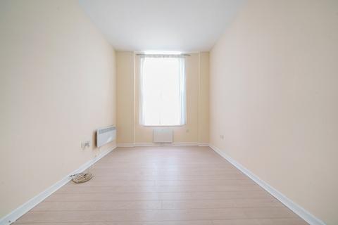 2 bedroom flat for sale, Station Road, Hayes, UB3