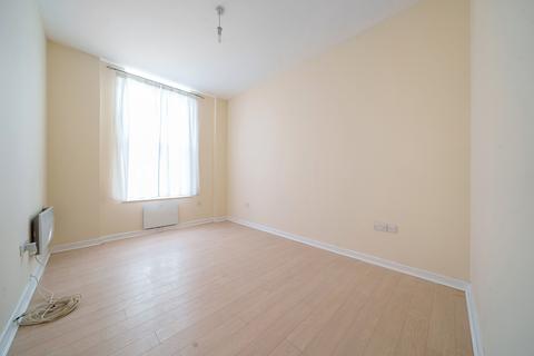 2 bedroom flat for sale, Station Road, Hayes, UB3