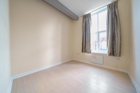 2 bedroom flat for sale, Station Road, Hayes, UB3