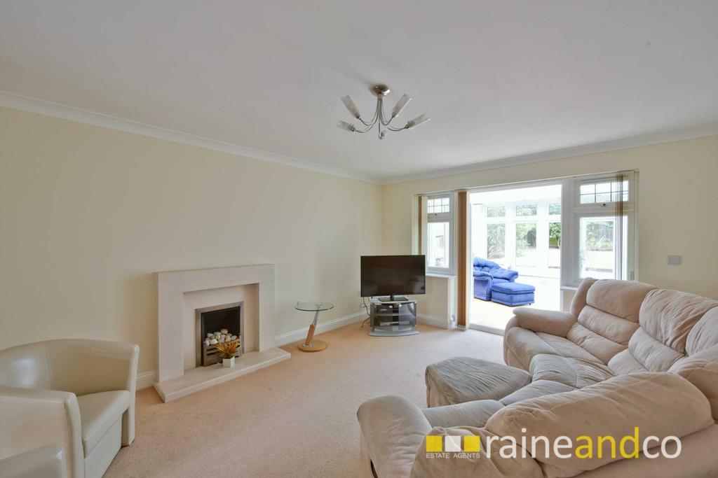 Anthorne Close, Potters Bar, Herts 5 bed detached house £1,100,000