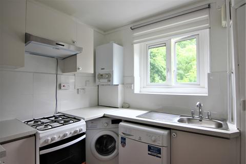 2 bedroom flat to rent, Southwood Court, Wynyatt Street, London, EC1V