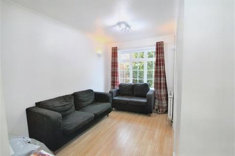 4 bedroom terraced house to rent - Belgrave Mews, Cowley, Middlesex, NoCounty
