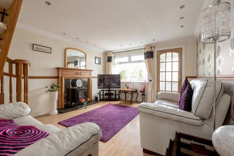 42 Bughtlin Park, Edinburgh, EH12 8UR