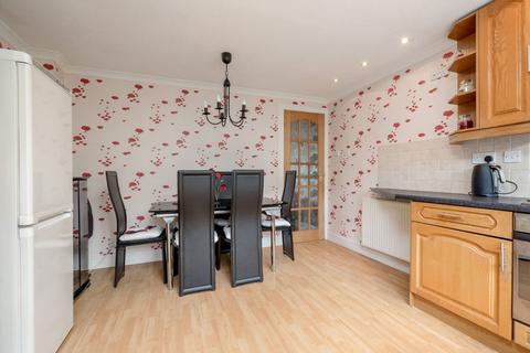 42 Bughtlin Park, Edinburgh, EH12 8UR