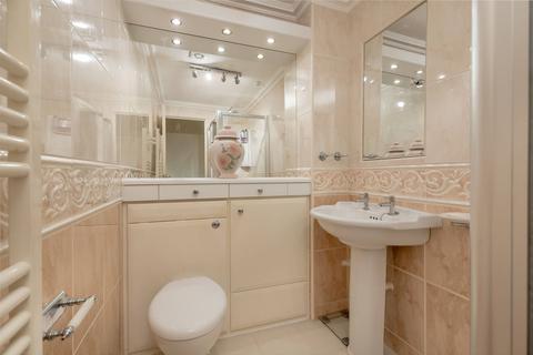 42 Bughtlin Park, Edinburgh, EH12 8UR