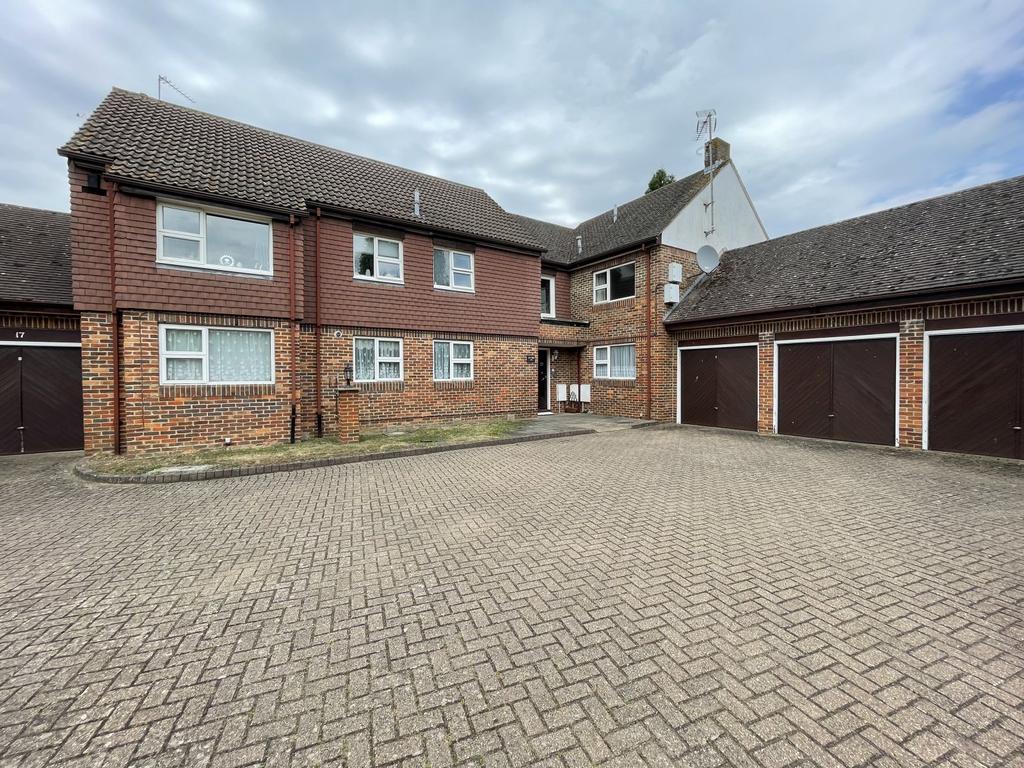 Riddell Gardens, Baldock, Hertfordshire, SG7 2 bed apartment for sale