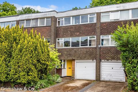 12 Heronsforde, London, W13 8JE