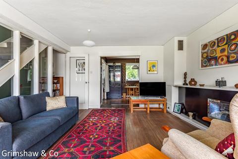 12 Heronsforde, London, W13 8JE