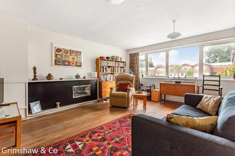 12 Heronsforde, London, W13 8JE