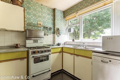 12 Heronsforde, London, W13 8JE