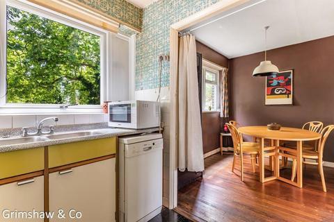 12 Heronsforde, London, W13 8JE