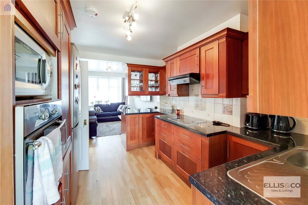 Hodder Drive, Perivale, Greenford, UB6 3 bed end of terrace house £2,100 pcm (£485 pw)