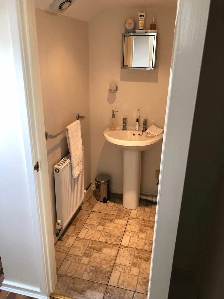 Wc upstairs.jpeg