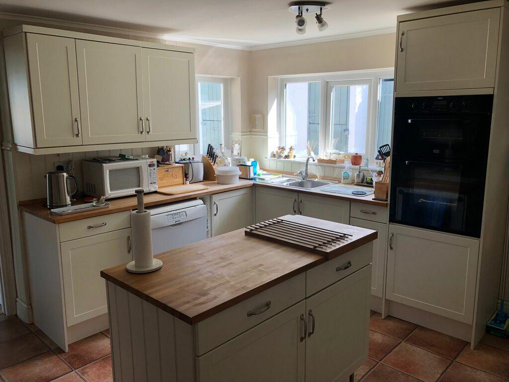 Kitchen 2.jpeg