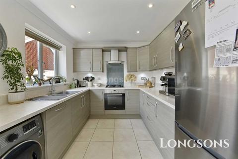 21 Adcock Road, Watton, Thetford, IP25 6NX