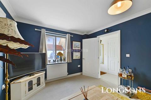 21 Adcock Road, Watton, Thetford, IP25 6NX