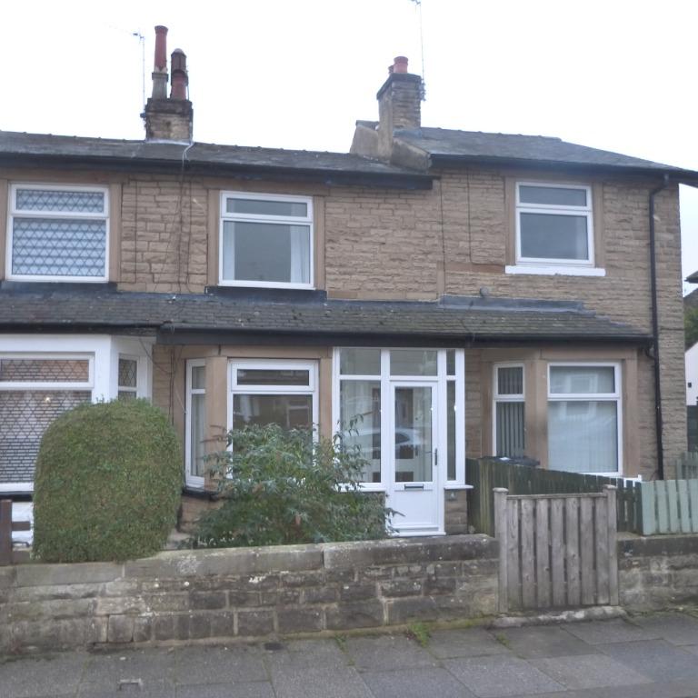 Albert Road, Harrogate, HG1 3 bed terraced house £850 pcm (£196 pw)