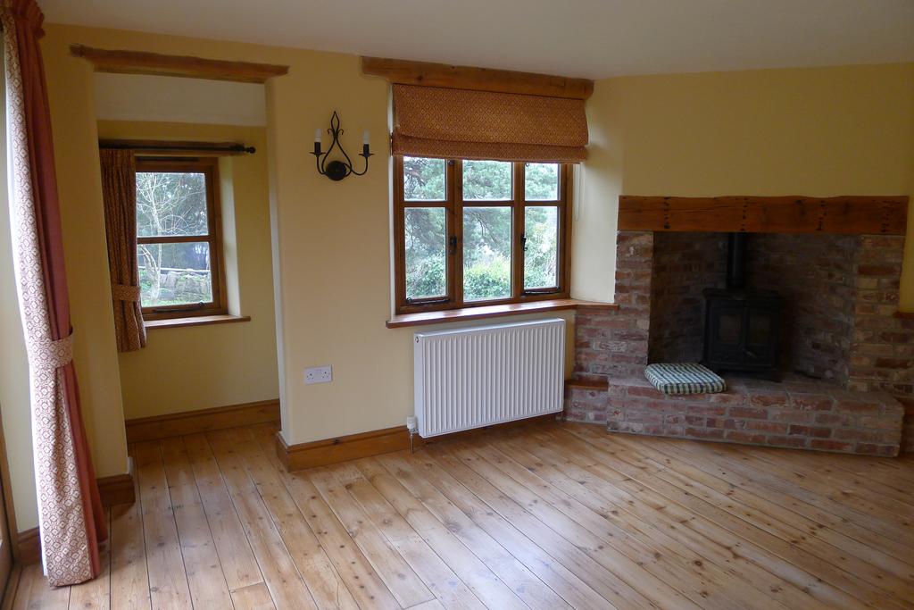 Keyberry Park, Newton Abbot TQ12 4 bed detached house £1,300 pcm (£