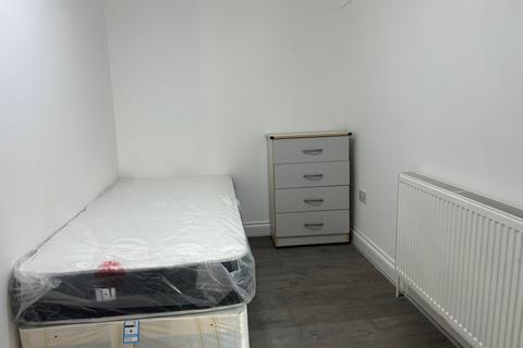1 bedroom in a house share to rent, 1 Person, Single Room, Bills Included, Clarendon Road, E17