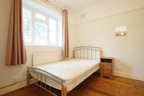 2 bedroom flat to rent, Poynders Court, Balham, London