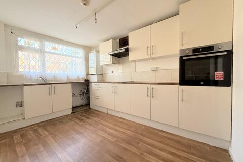 3 bedroom terraced house to rent, Grant Street, Plaistow, E13