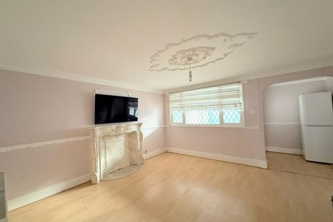 3 bedroom terraced house to rent, Grant Street, Plaistow, E13