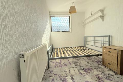 3 bedroom terraced house to rent, Grant Street, Plaistow, E13