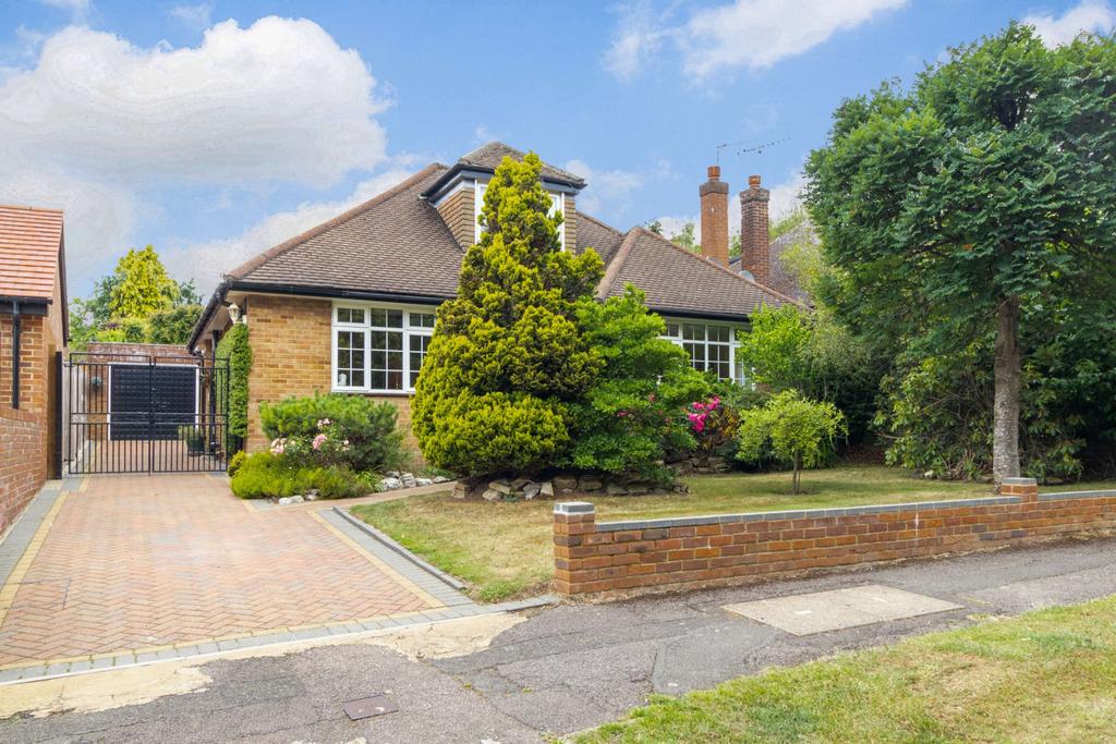 Beacon Way, Rickmansworth, WD3 3 bed detached bungalow £925,000