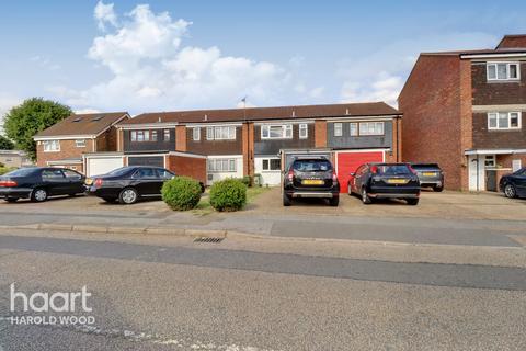 5 Neave Crescent, Romford, RM3 8HN