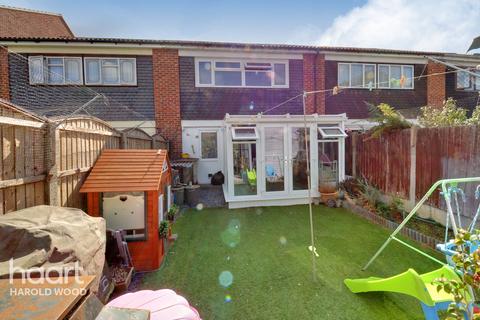 5 Neave Crescent, Romford, RM3 8HN