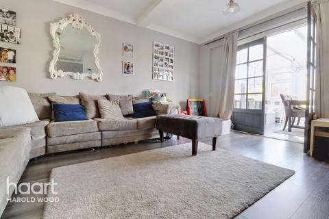 5 Neave Crescent, Romford, RM3 8HN