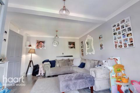 5 Neave Crescent, Romford, RM3 8HN