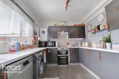 5 Neave Crescent, Romford, RM3 8HN