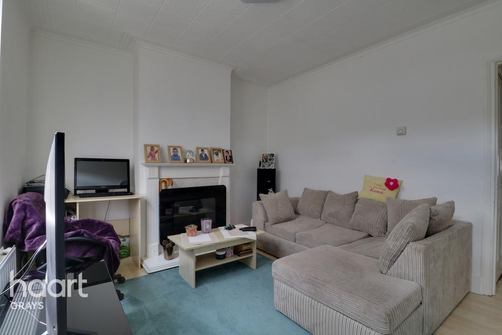 Richmond Road, Grays 2 bed terraced house £300,000