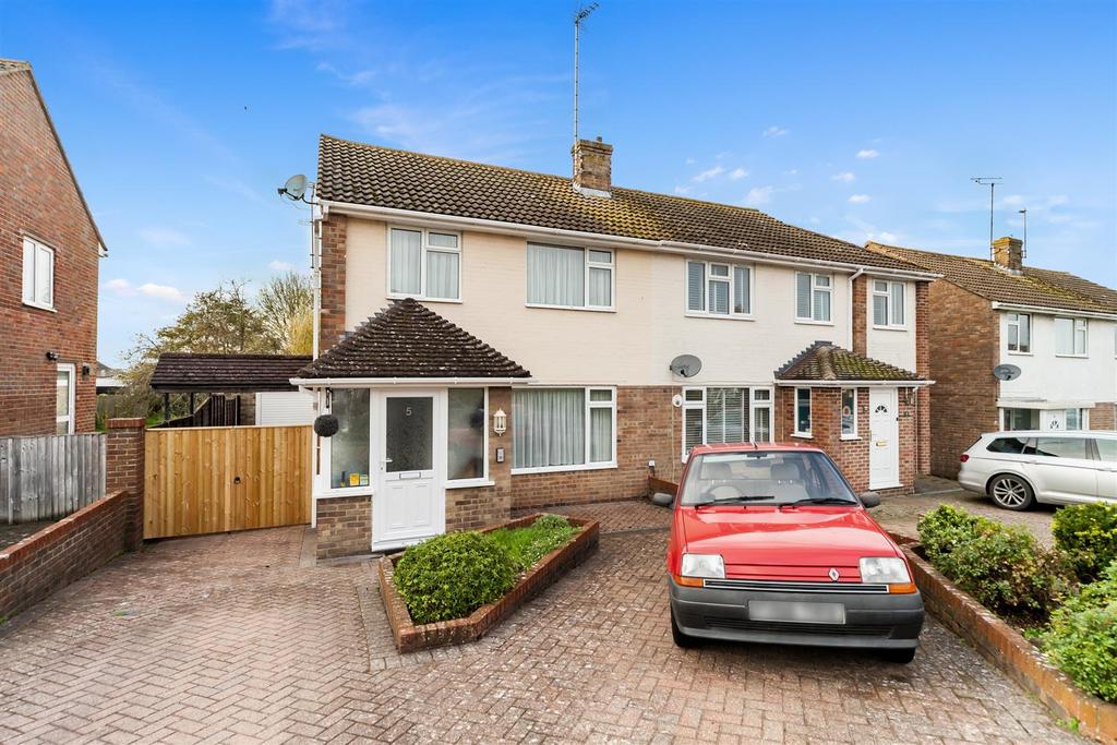 Dunstall Avenue, Burgess Hill, West Sussex, RH15 3 bed semidetached