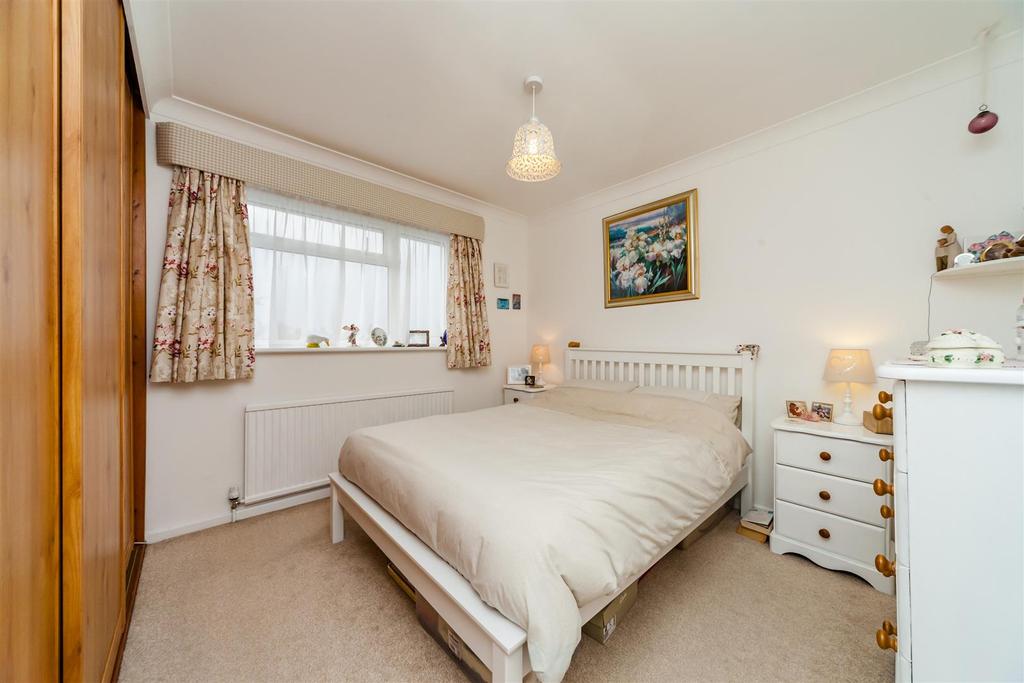 Dunstall Avenue, Burgess Hill, West Sussex, RH15 3 bed semidetached