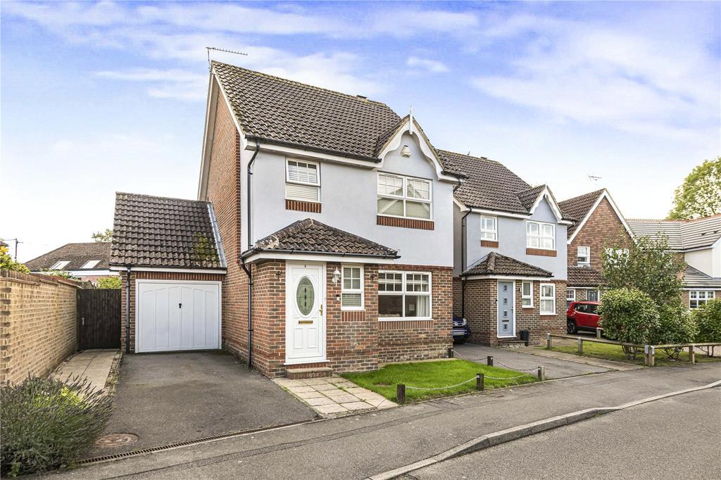 3 bedroom detached house for sale in Burgess Hill on OnTheMarket