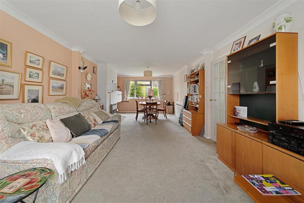 Chanctonbury Road, Burgess Hill, West Sussex, RH15 3 bed semidetached