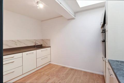 1 bedroom maisonette to rent, Cambrian House, Burgess Hill, West Sussex, RH15